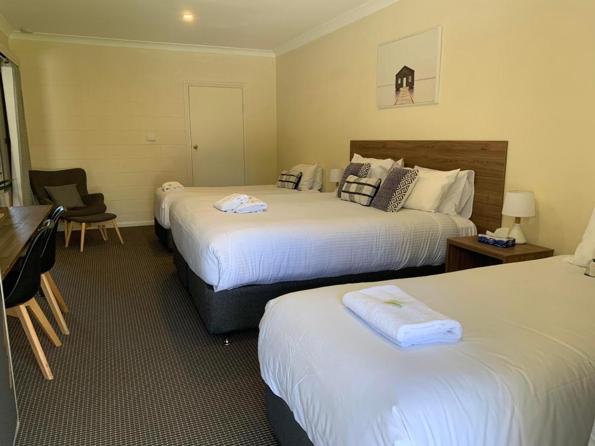 Vineyard Motor Motel 3*